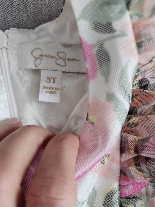 Две разкошни рокли за принцеси