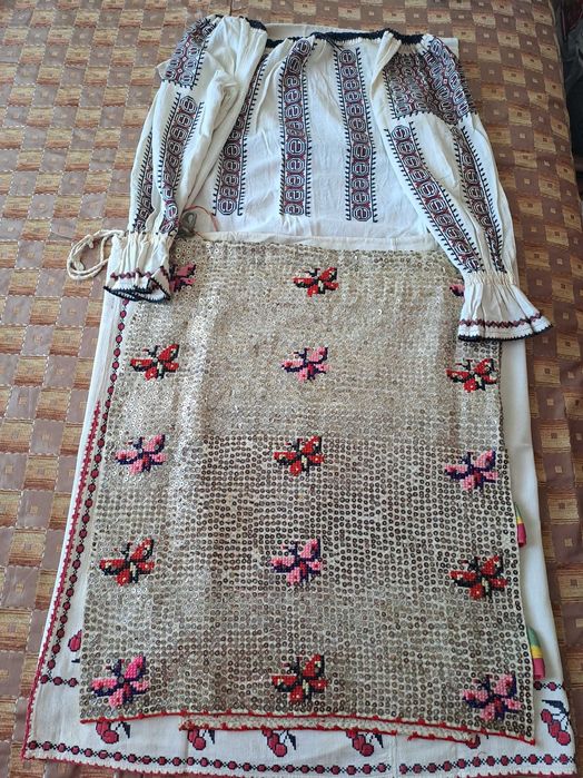 Costume populare autentice, piese de colectie pentru colectionari