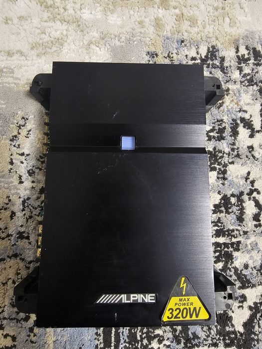 Statie amplificator auto Alpine