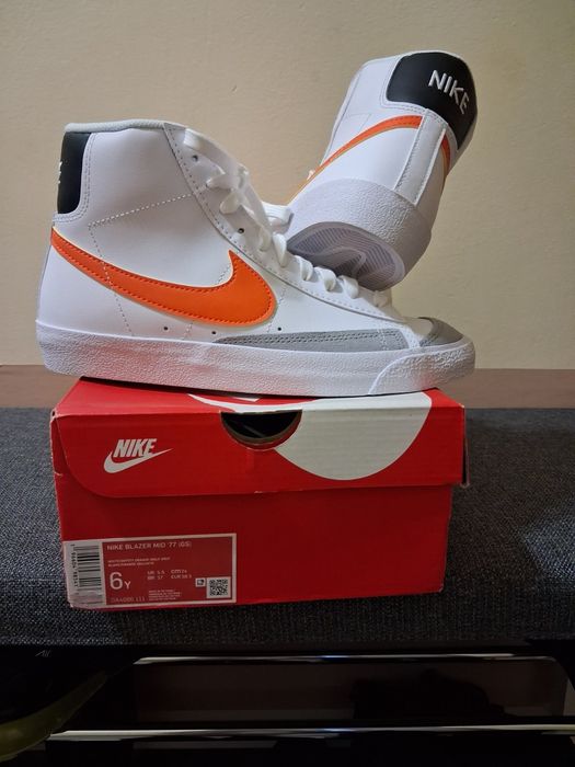 Маратонки   Nike