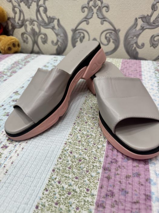 Шлепки женские новые