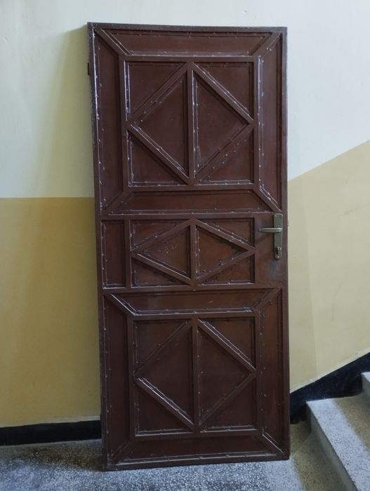 Метална входна врата