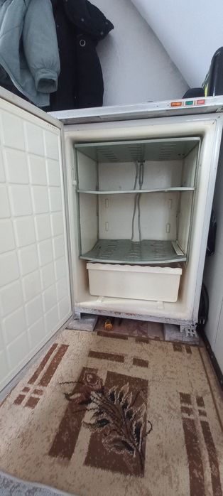 Продам морозильник