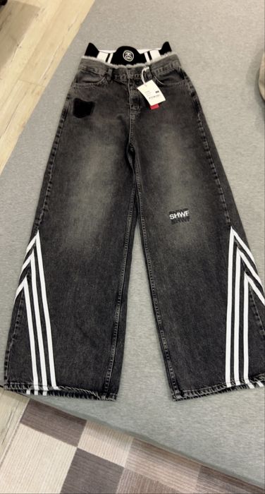 Тъмно сиви дънки с висока талия