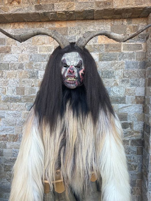 Кукерска маска Сурва