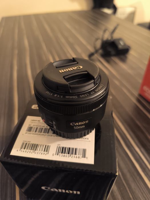 DSLR Canon Eos 2000D nou, cu garantie până in noiembrie 2027