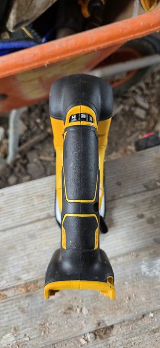 fierastrau pendular dewalt dcs334