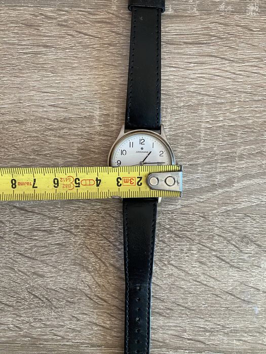 JUNGHANS quartz (Germany)- Качествен ръчен часовник с дата