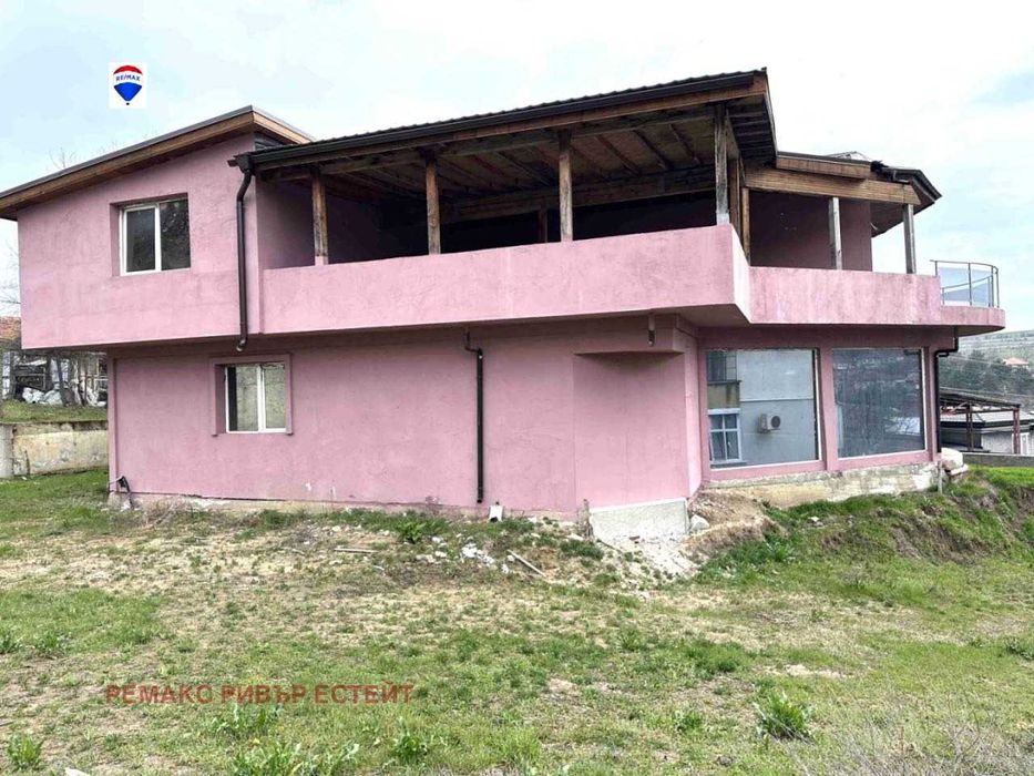 Къща на два етажа в с. Николово