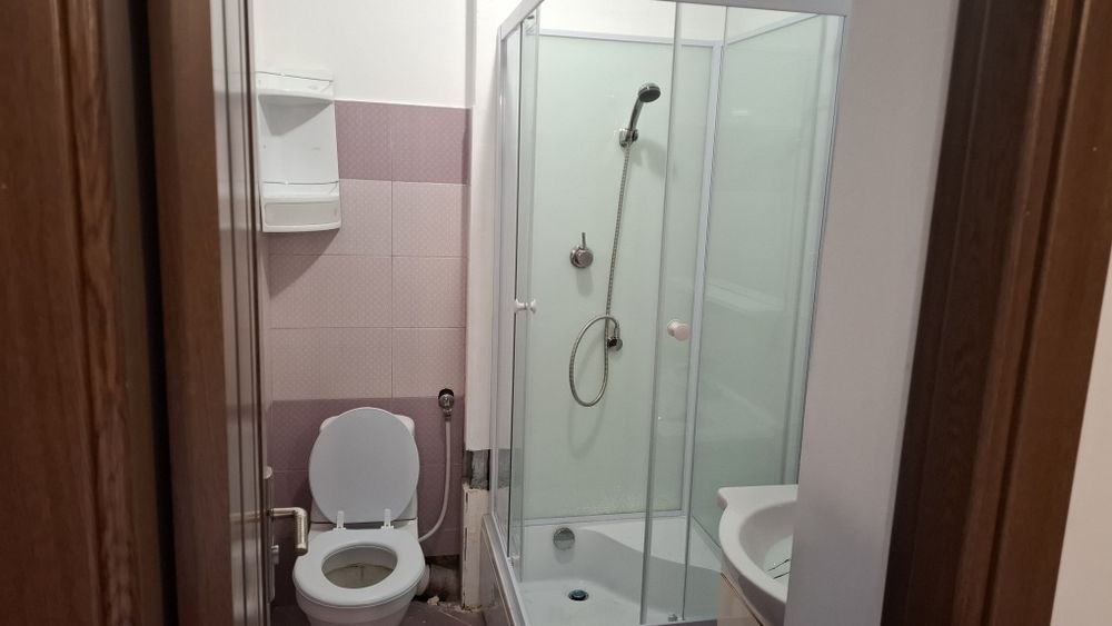 Închiriez apartament