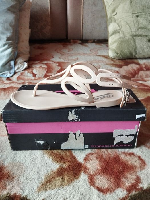 Продам пляжные шлепанцы