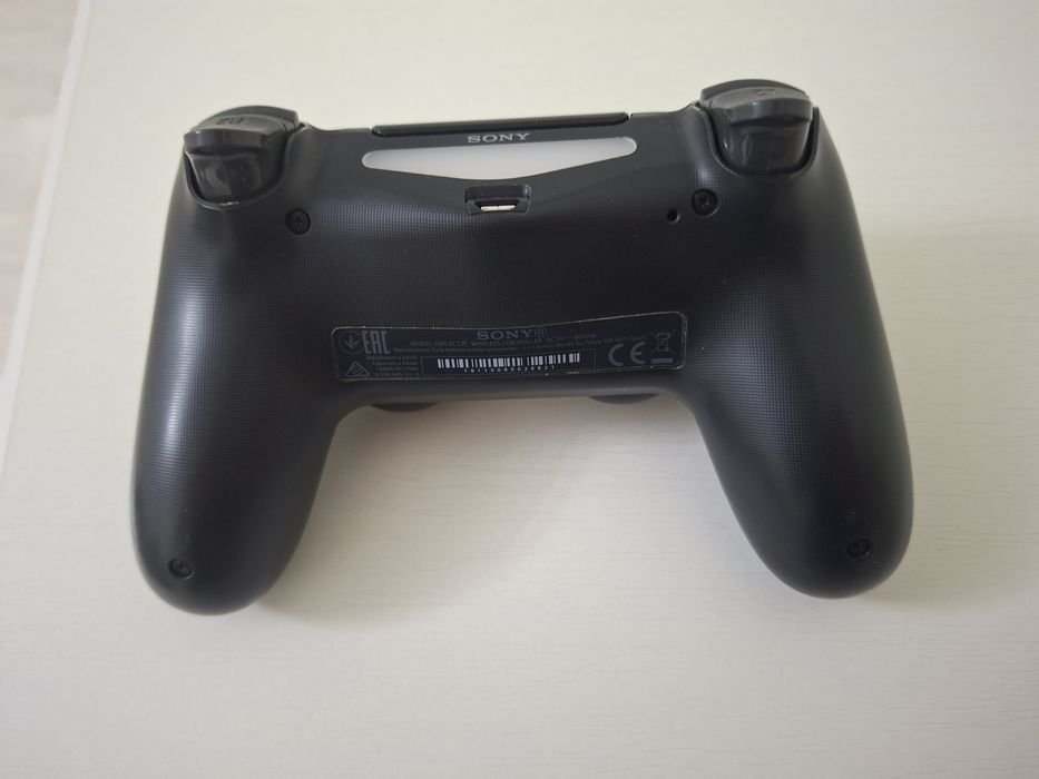 Джойстик для PlayStation 4