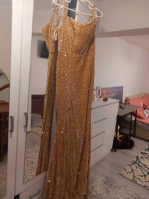 Rochii de seara,noi cu etichetă