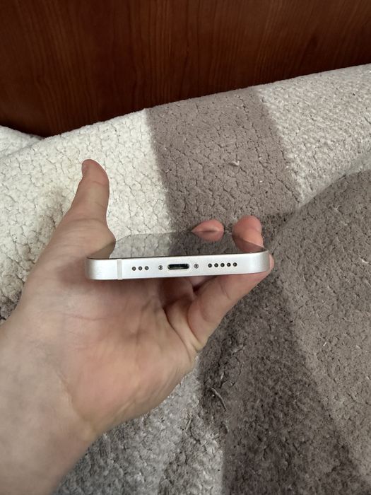 Продавам Iphone 13 бял 128GB Отлично Състояние