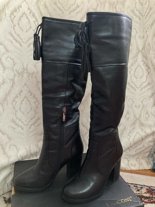 Продается сапоги Basconi.