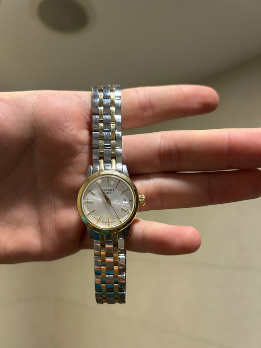Часовник tissot чисто нов