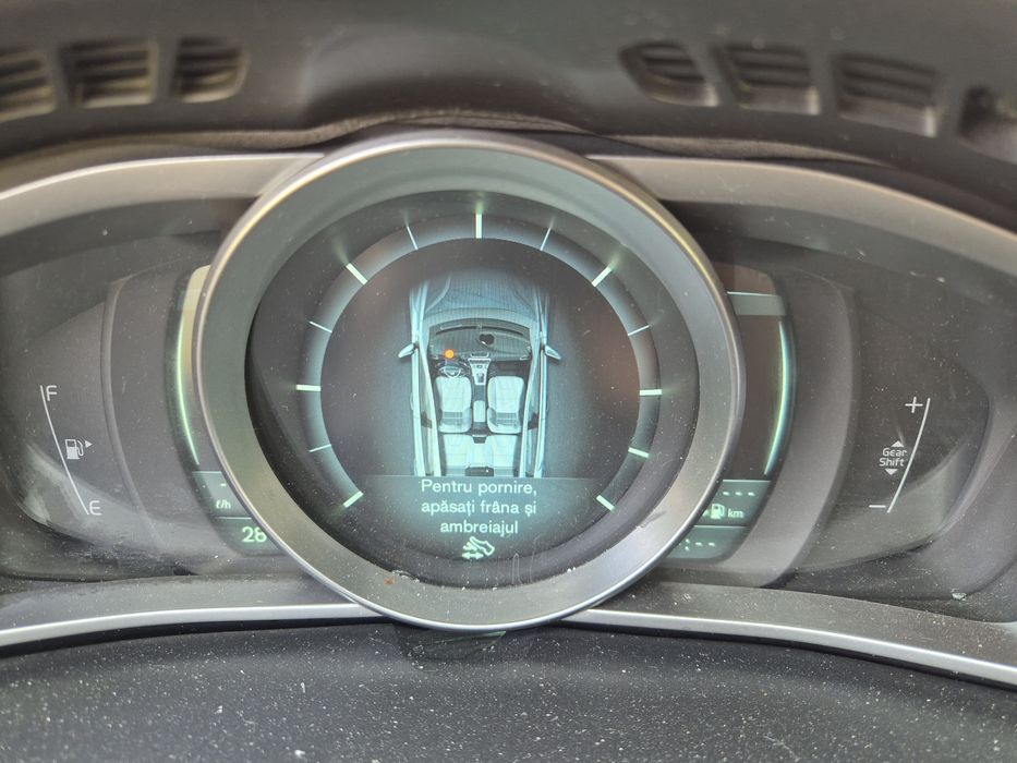 Vând Volvo v40 avariat