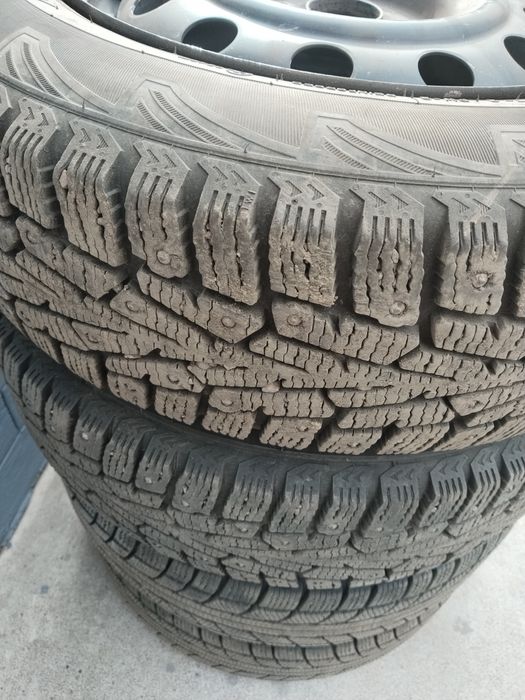 Продам зимние шины на р 15 с дисками