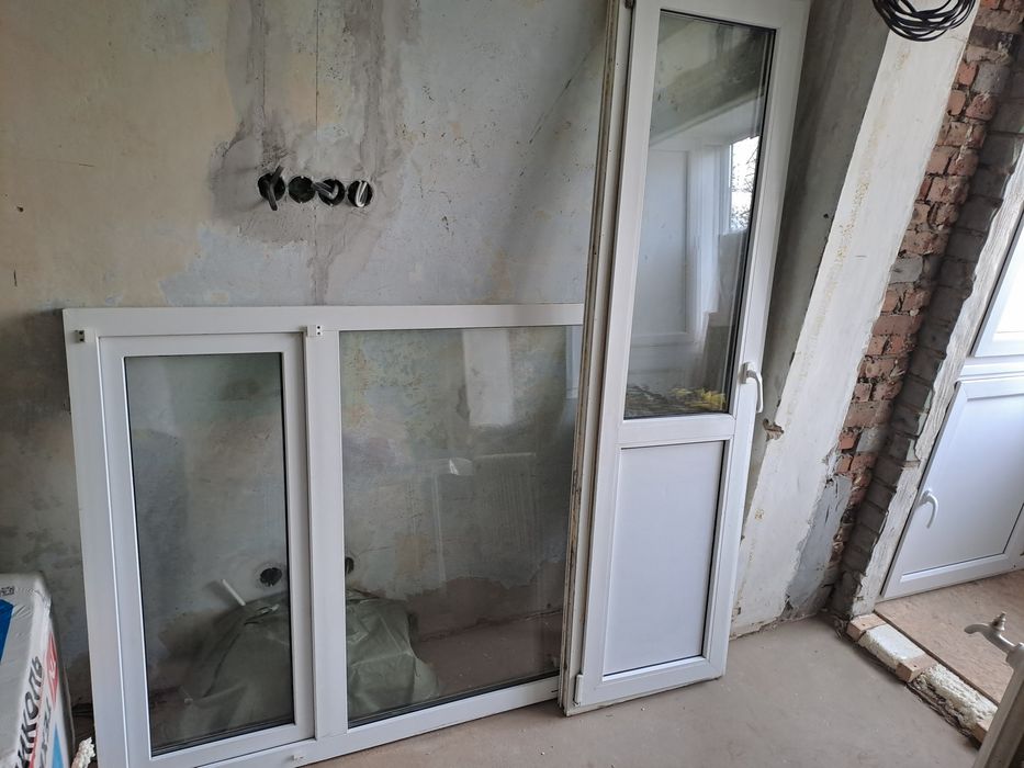 Продам  балконное окно и дверь.