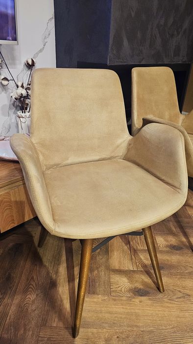 Трапезни столове