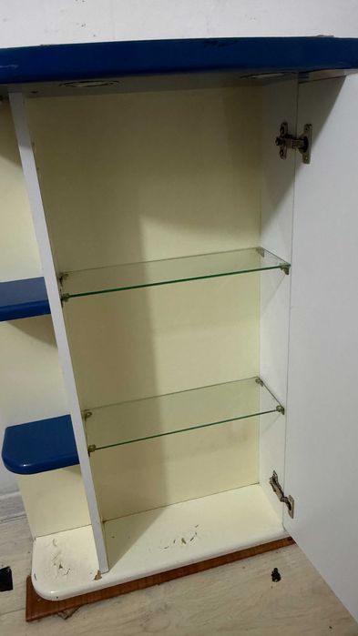 Продам зеркало шкаф в ванную.