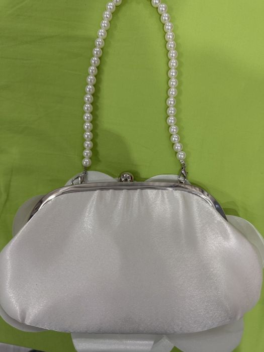 Продавам официална чанта