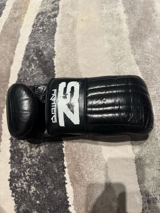 Боксови ръкавици и каска Rival, rdx