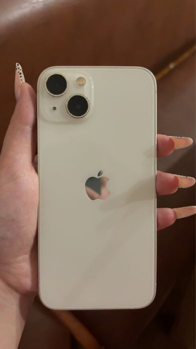 Vând IPhone 13 în stare bună