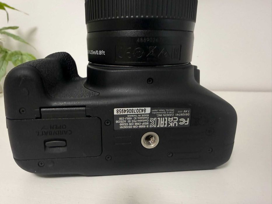 Canon EOS 2000D 24.1MP Kit cu Obiectiv EF-S 18-55mm IS  NOU!!