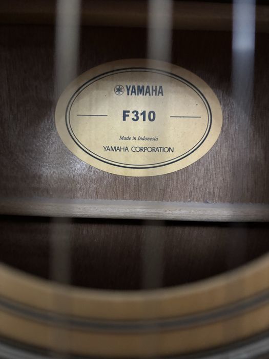 Продам гитару Yamaha f310