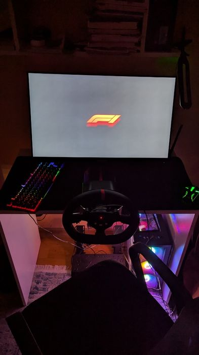 Игровой компьютер с рулем