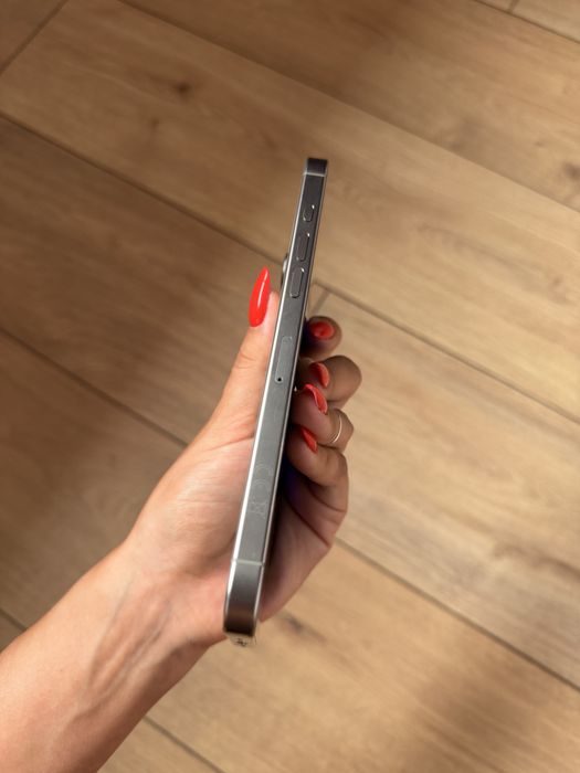 Vând iPhone 16 Pro Max, 256 GB, Titanium Gray, în stare impecabilă