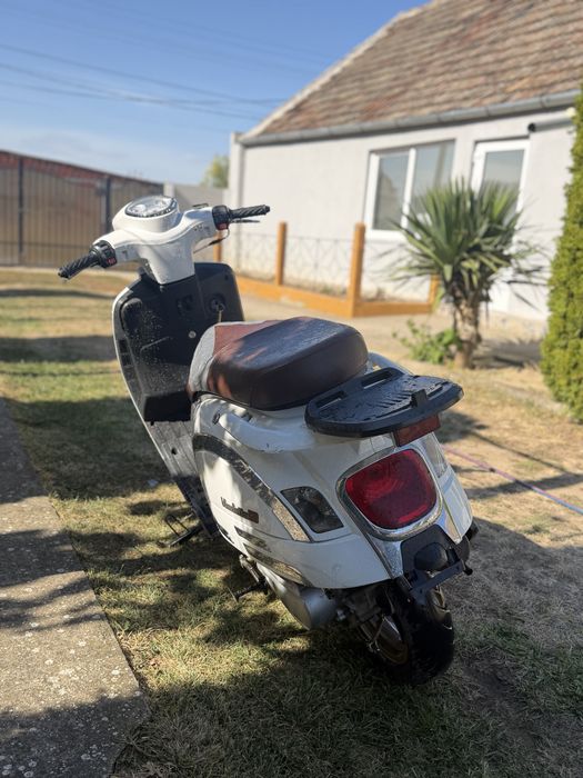 De vanzare scuter cu acte vendetta 49cc