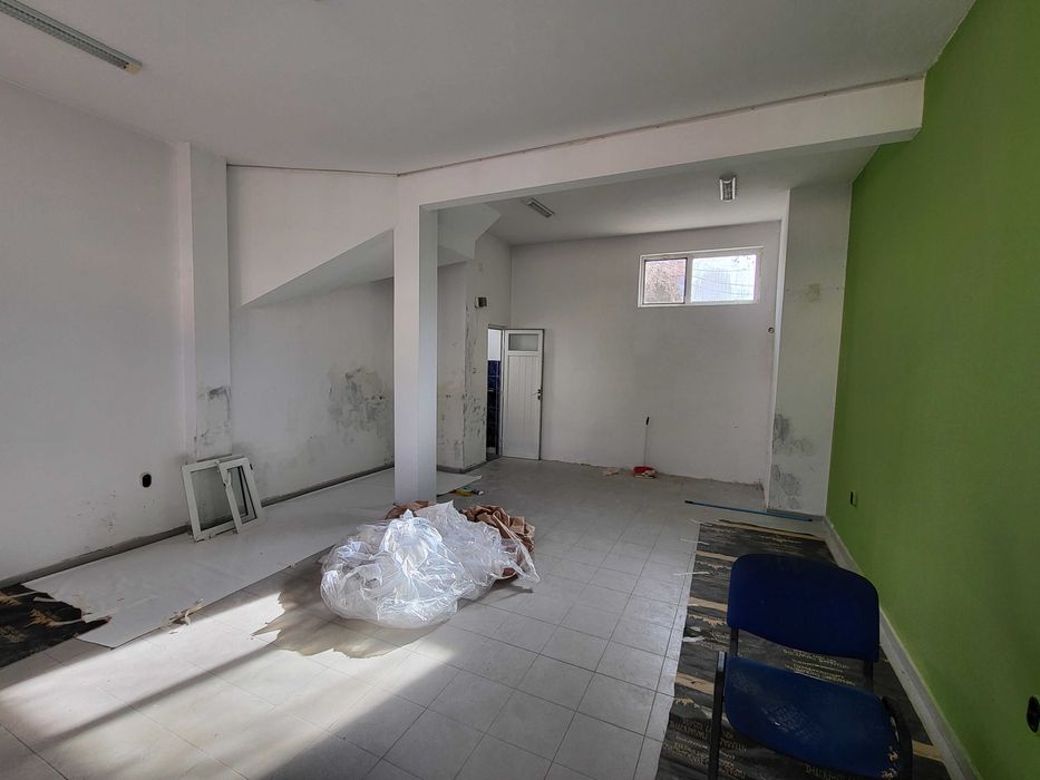 Продава търговски обект ,топ център на град Пещера