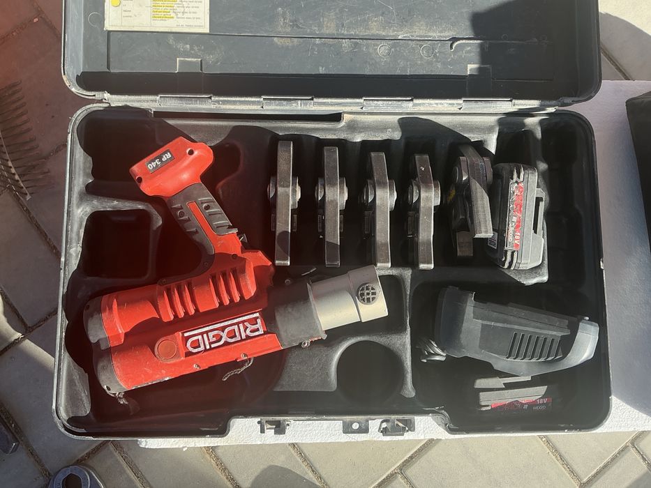 Vind presa sertizare RIDGID RP340 cu bacuri V12,15,18,22,28,incarcator si doi acumulatori