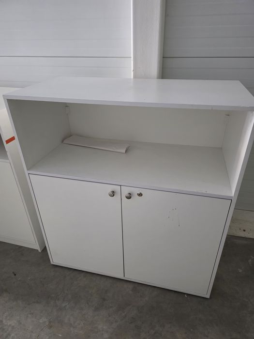 Продам тумбу , писменный стол,  комодесть доставка