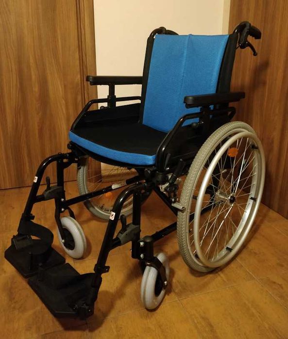 Ръчна инвалидна количка VITEA CARE CAMELEON [VCWK9AC] - 45 см седалка