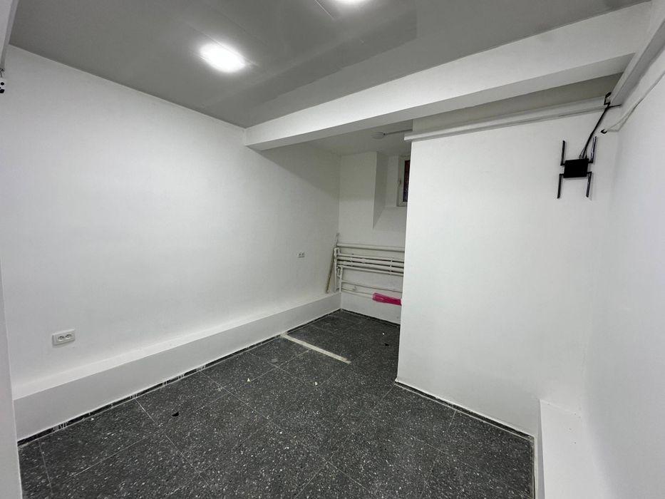 Шота руставелли. 1 линия сдаётся офис Доступ 24/7 .Цокольный этаж