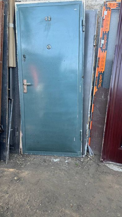 Yaxshi xolatagi Yechilgan Temir eshiklar