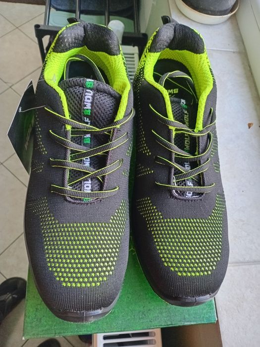 Работни обувки с бомбе 44 номер