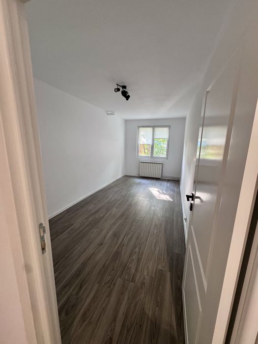De închiriat apartament 4 camere – Apărătorii Patriei (direct de la proprietar)