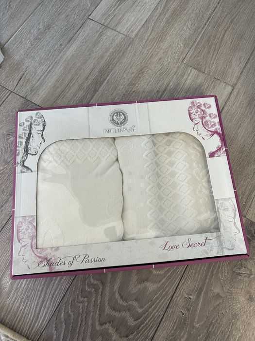 Продам новый набор из 2 полотенец