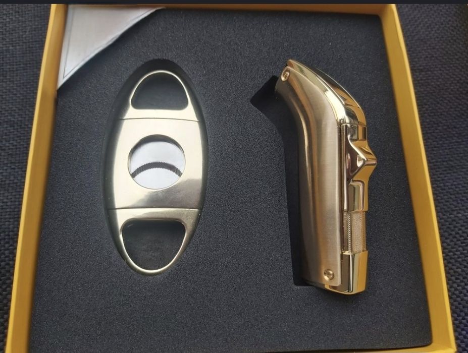 Луксозен комплект за пури,запалка и резачка с лого,в подаръчна кутия