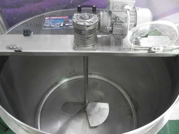 Центрофуга за вадене на мед