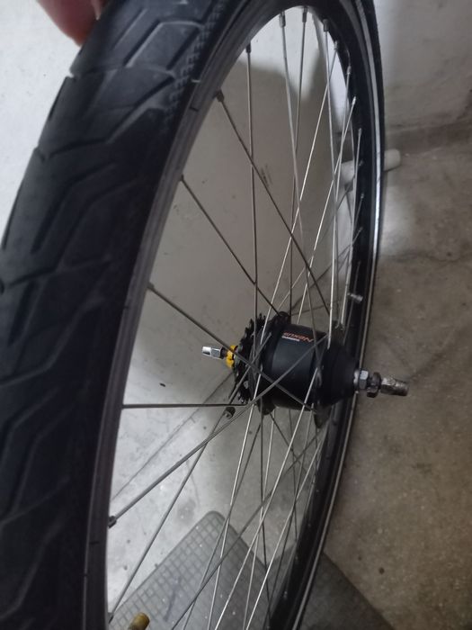 Roata spate 28 8 vit în butuc nexus