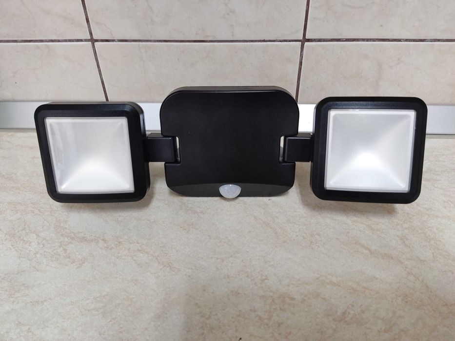 Aplica LED pentru exterior pe baterii  4x R20 x 1,5V