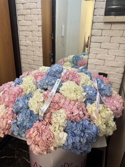 Огромный букет гортензий