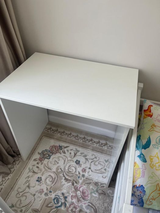 Продам стол для письменный и учит детей