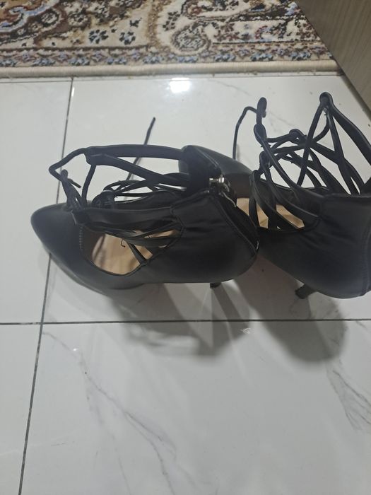 Туфли сотилади холати жуда яхщи почти янги