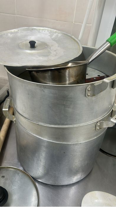 Продаются тарелки,кастрюли